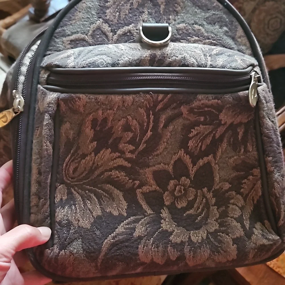 FINALCHANCE Needlepoint duffle exc condition Carry-on Tapestry Collectible